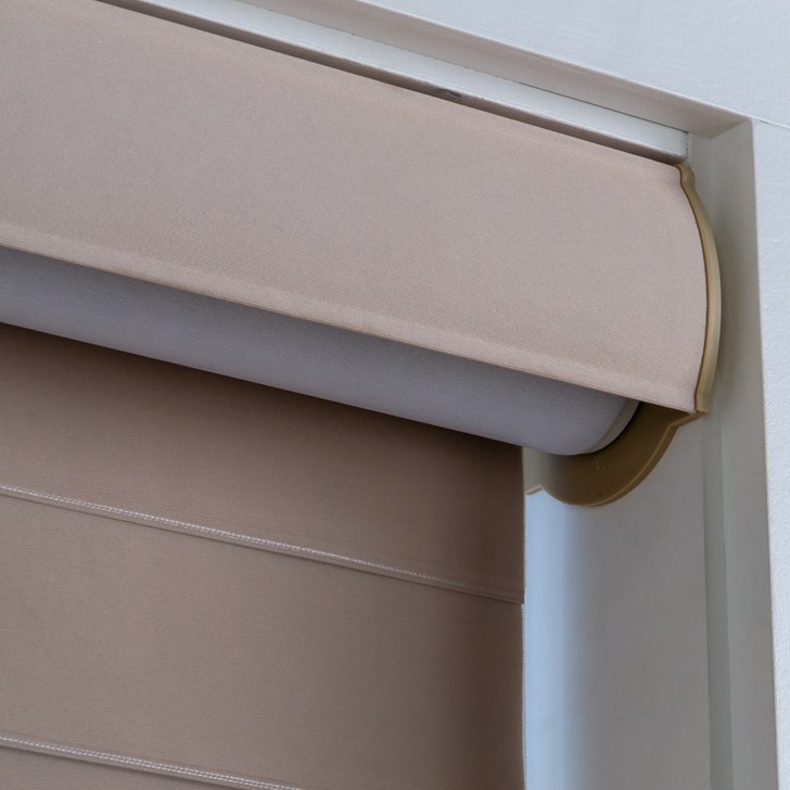 Color: Straw S70PN414D; Lift: Cordless; Valance: Fabric Wrapped Round Cassette
