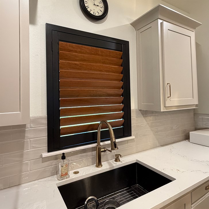 Frame Color: Midnight; Louver Color: Golden Oak