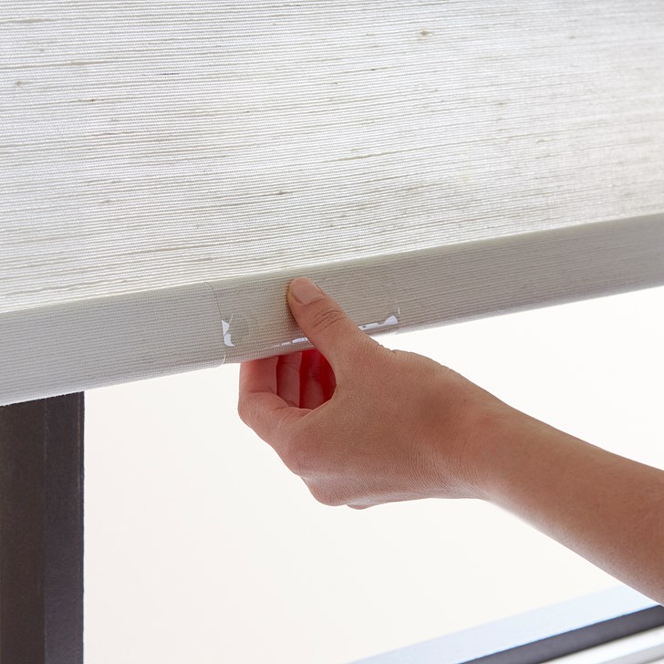 Cordless roller shade detail. Color: Cirque Glacier 85001