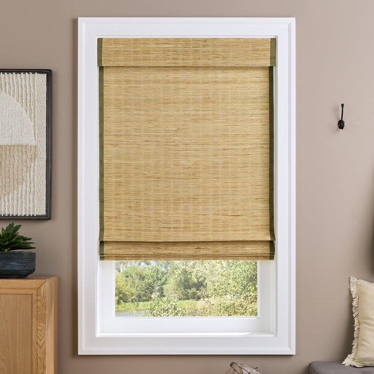 Color: Sunny Thatch; Lift: Cordless; Liner: Light Filtering Oyster; Edge Binding: Green; Valance: Included