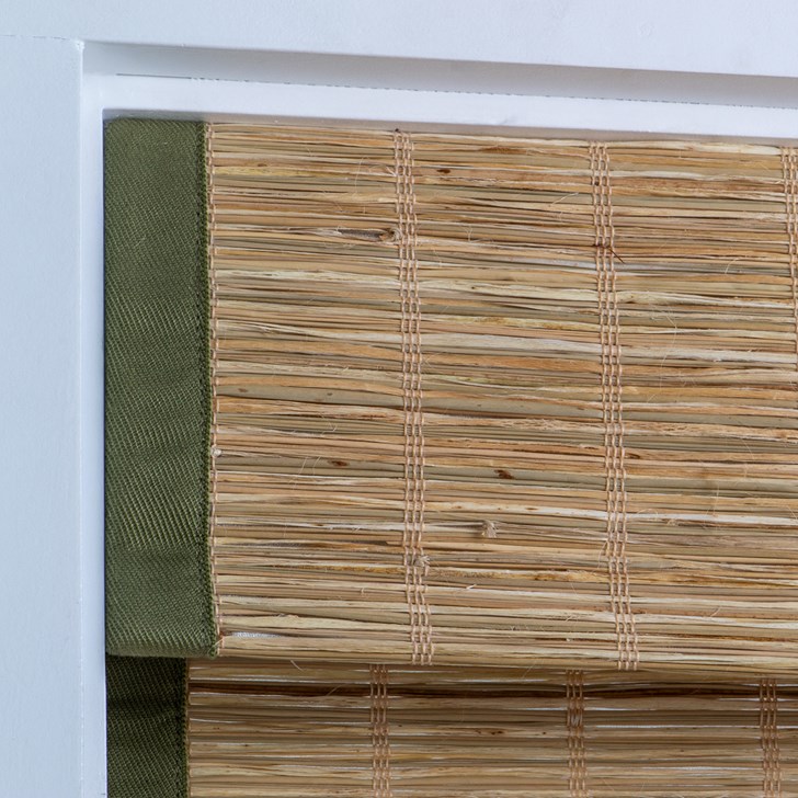 Color: Sunny Thatch; Lift: Cordless; Liner: Light Filtering Oyster; Edge Binding: Green; Valance: Included