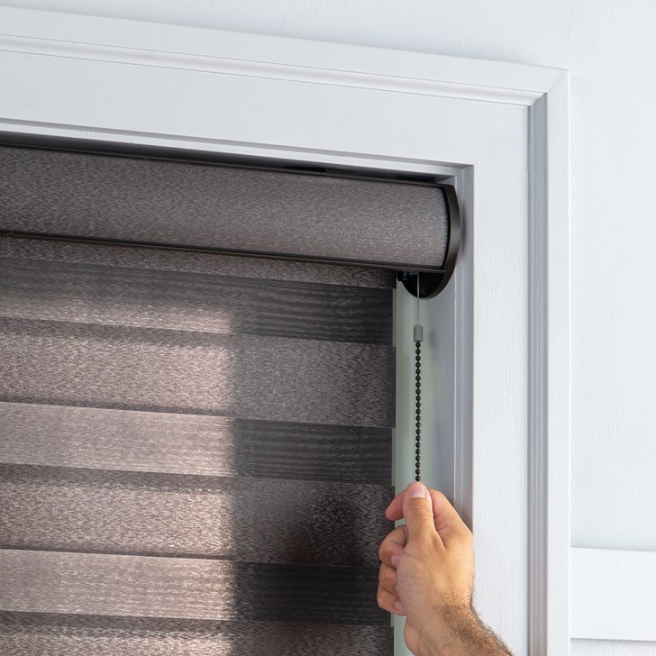 Color: Dazzle Platinum QV52; Lift: Motorized; Cassette: Semi Open with Fabric Insert