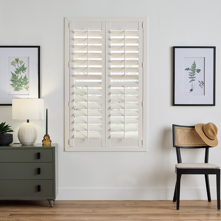 Color: Swiss Coffee; Location: Front Tilt Bar; Louver Size: 4 Inch, Hinge Color: Painted to Match; Split: 2 Panels Split Tilt Rod