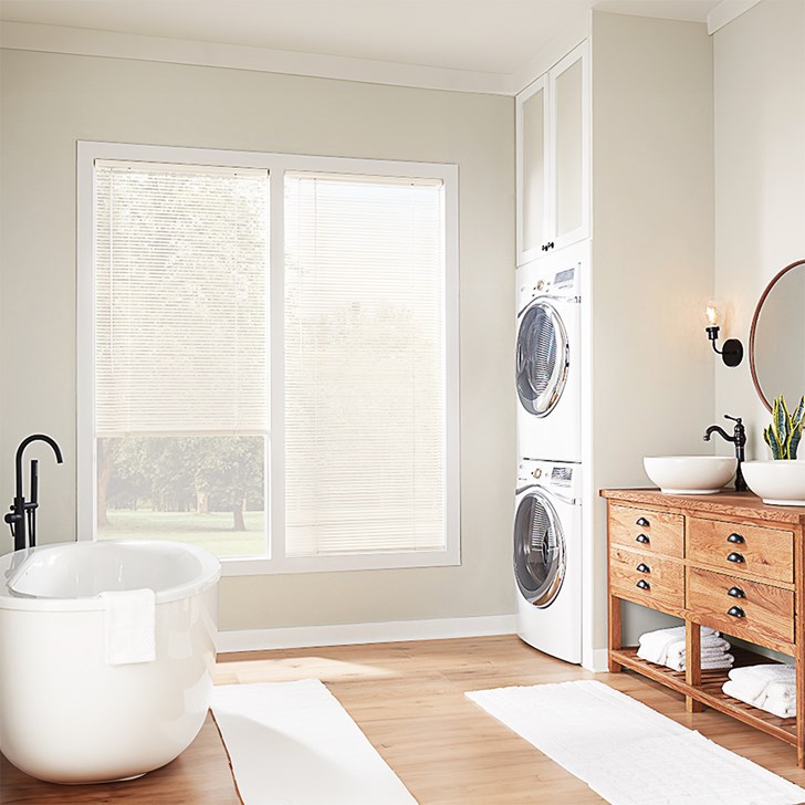 Bali Classics Aluminum Horizontal Blinds with Cordless Lift/Wand Tilt: Alabaster 112